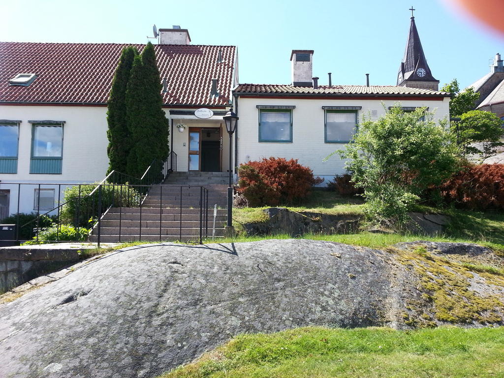 Fjaellbacka Pensionat Och Vandrarhem Hostel Exterior photo